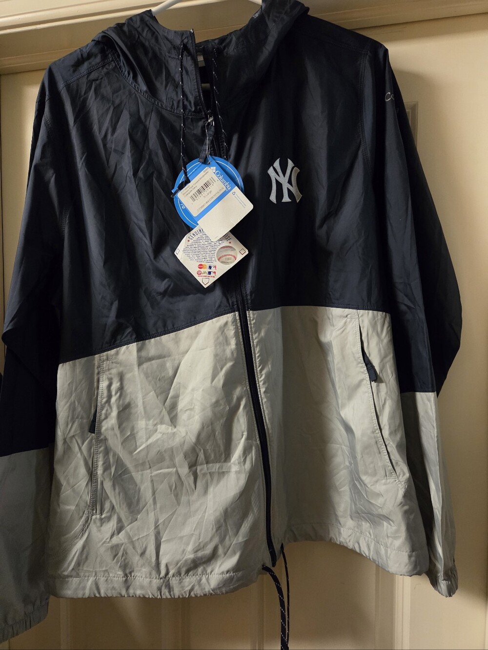 Columbia New York Yankees Woman's Navy/Grey Two-Tone Windbreaker Jacket, NWT